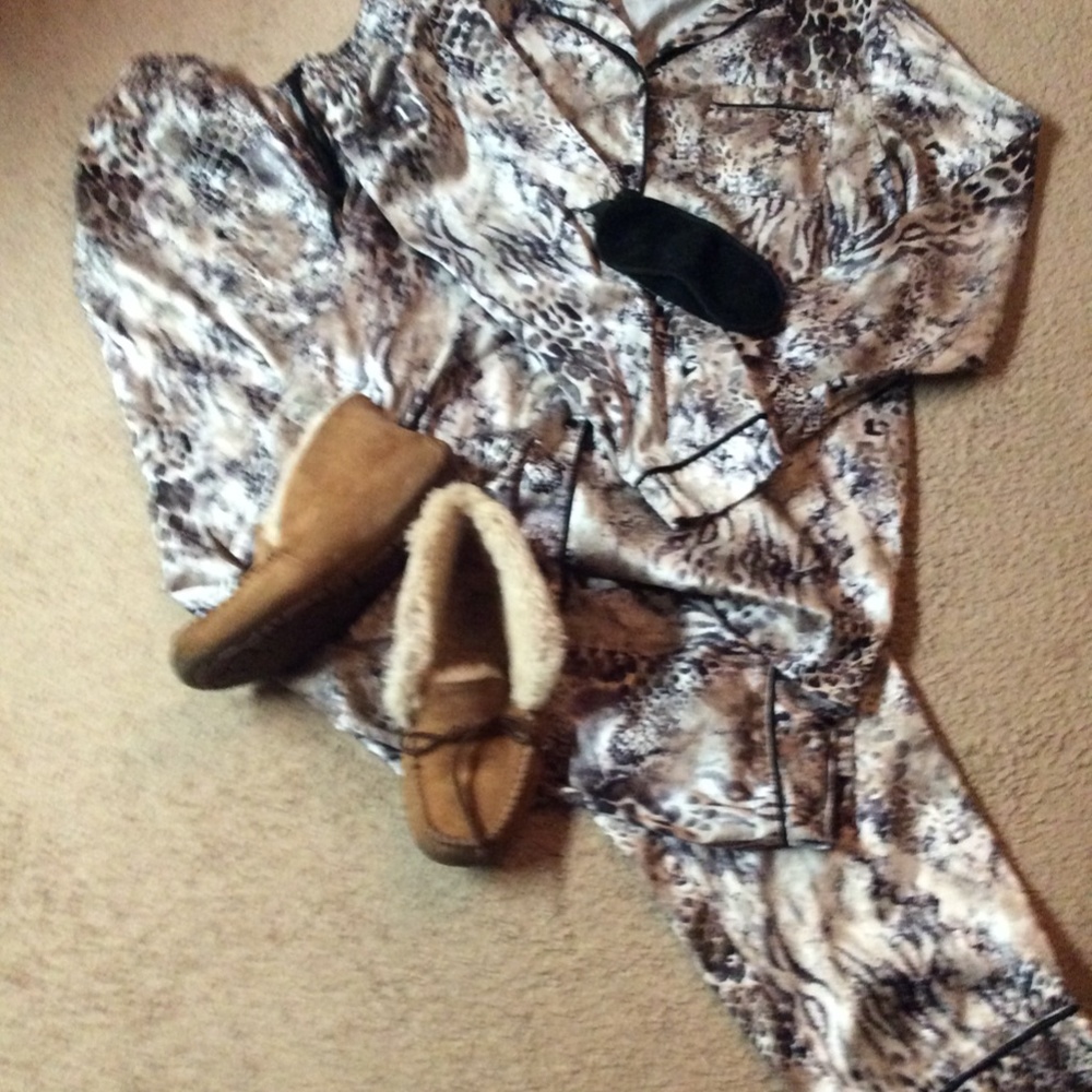~ Women's UGG Alena Sheepskin Moccasins SOLD AS-IS ~